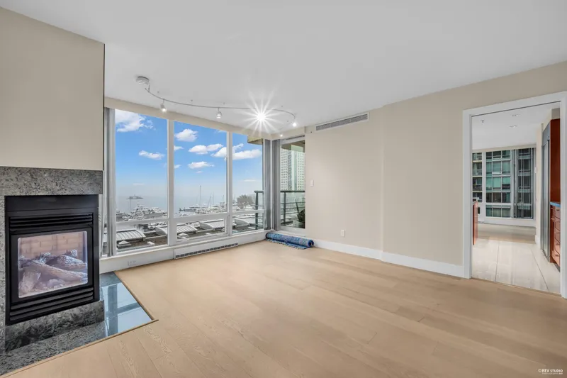 602 590 NICOLA STREET - photo 3 of 25