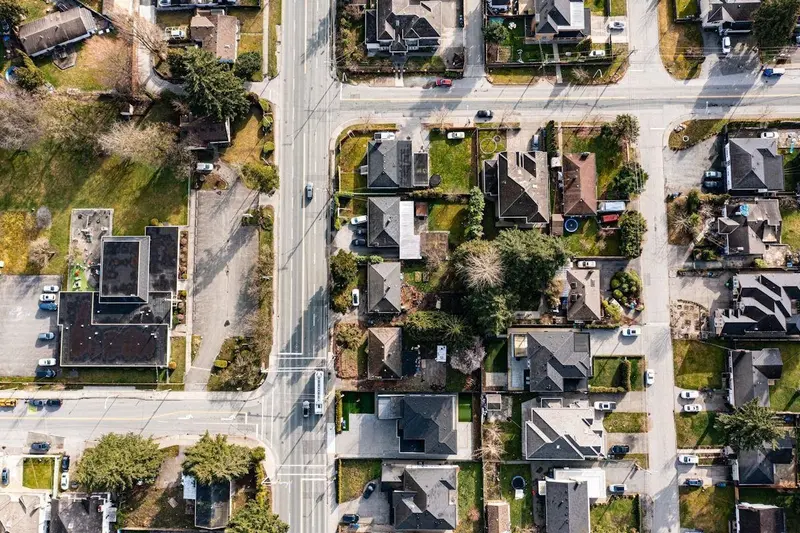 12390 96 AVENUE - photo 1 of 5