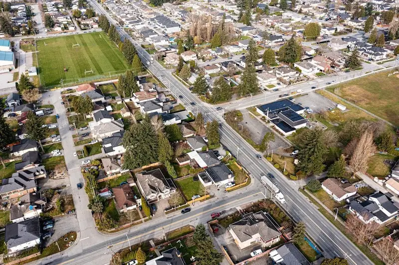 12390 96 AVENUE - photo 3 of 5