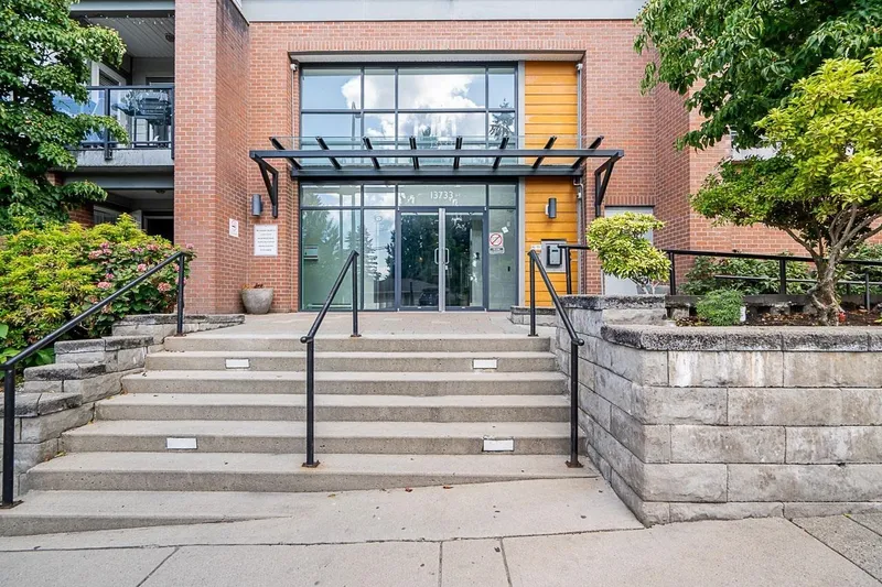 306 13733 107A AVENUE - photo 1 of 20