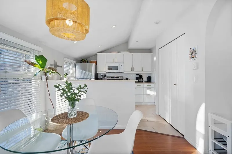 404 888 W 13TH AVENUE - photo 3 of 25