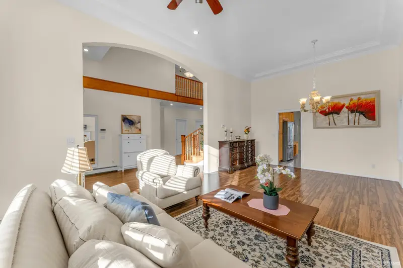 15949 108 AVENUE - photo 4 of 25