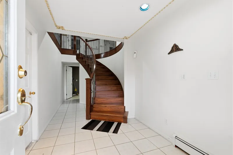 7076 122A STREET - photo 2 of 25