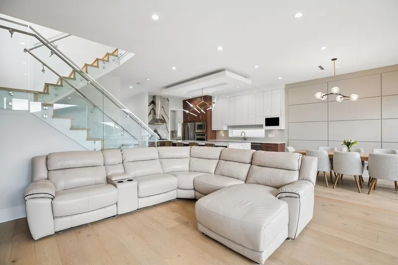 1202A HAMMOND AVENUE - photo 4 of 21