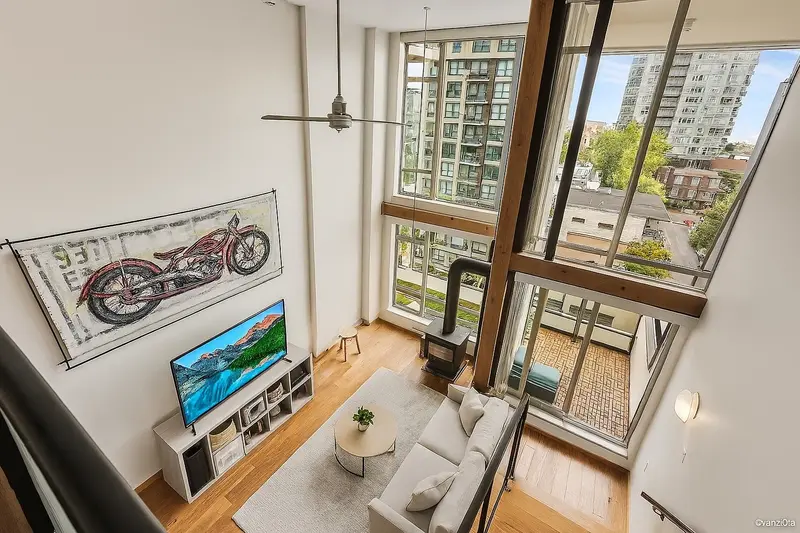 402 10 RENAISSANCE SQUARE - photo 3 of 25