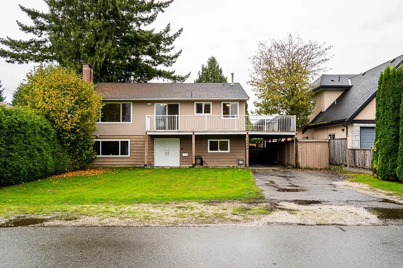 10080 AINTREE CRESCENT - photo 2 of 25