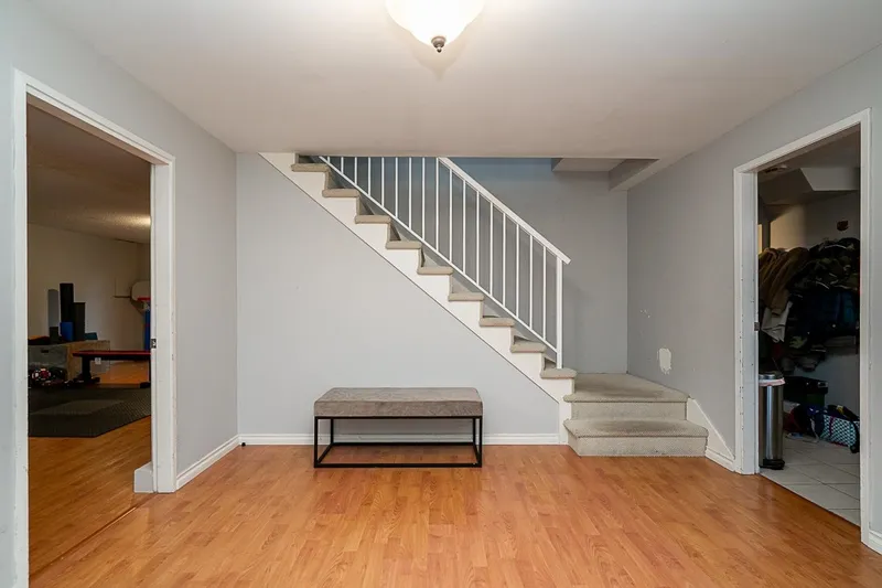 10080 AINTREE CRESCENT - photo 4 of 25