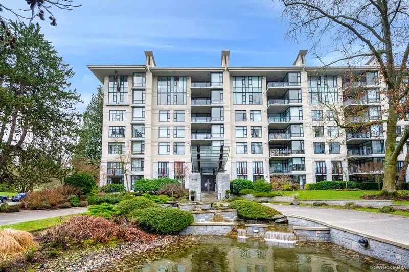 501 4759 VALLEY DRIVE - photo 2 of 25