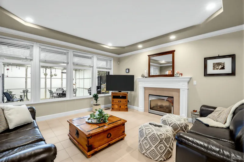 2244 EDGEMONT BOULEVARD - photo 2 of 25