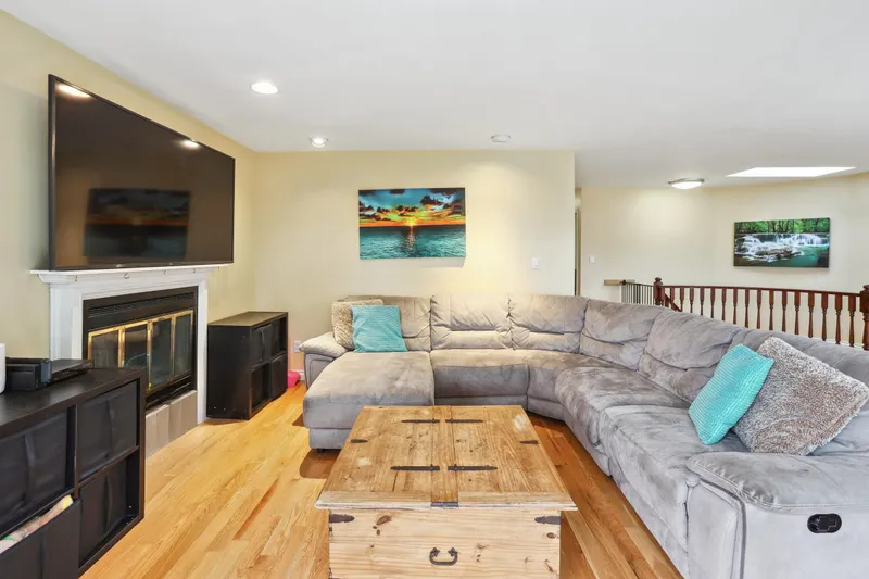 3778 NITHSDALE STREET - photo 2 of 25