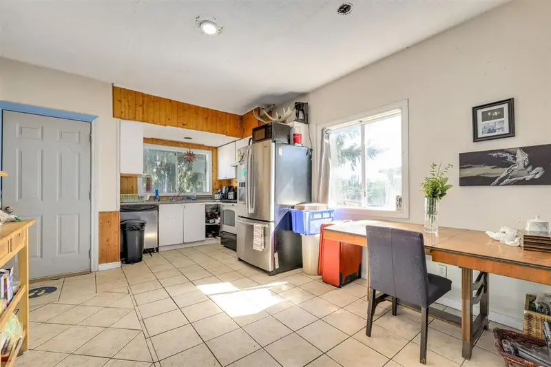 112 TENTH AVENUE - photo 4 of 6