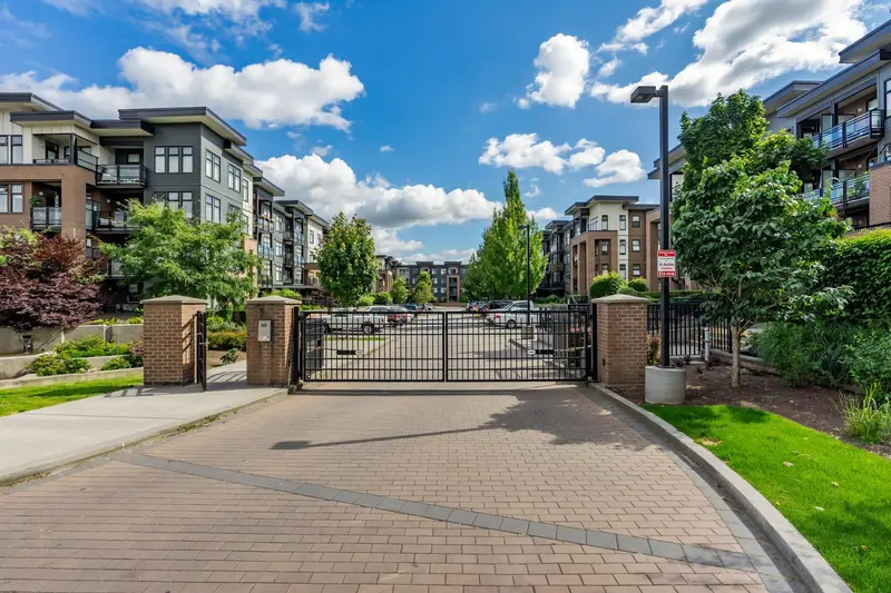 407 20068 FRASER HIGHWAY - photo 1 of 25