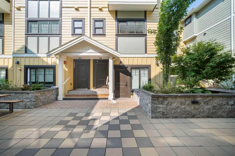 205 80 ELGIN STREET - photo 2 of 5