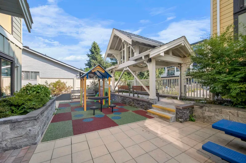 205 80 ELGIN STREET - photo 4 of 5