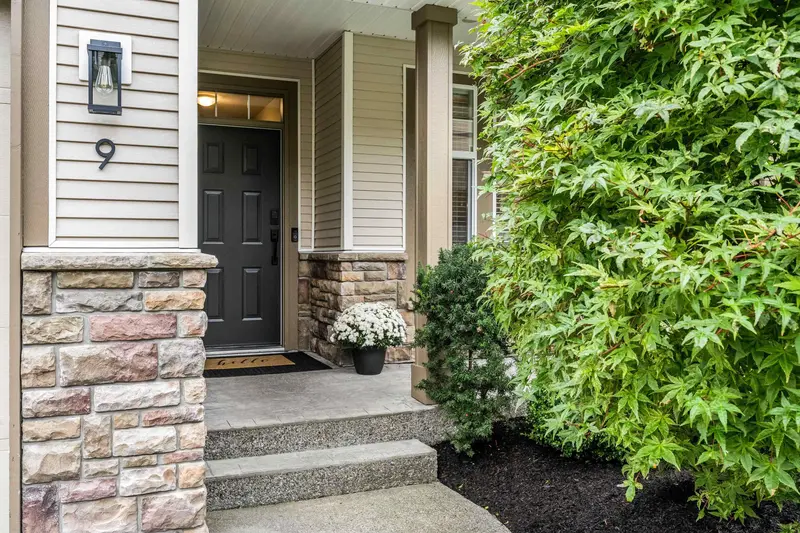 9 45957 SHERWOOD DRIVE - photo 2 of 25