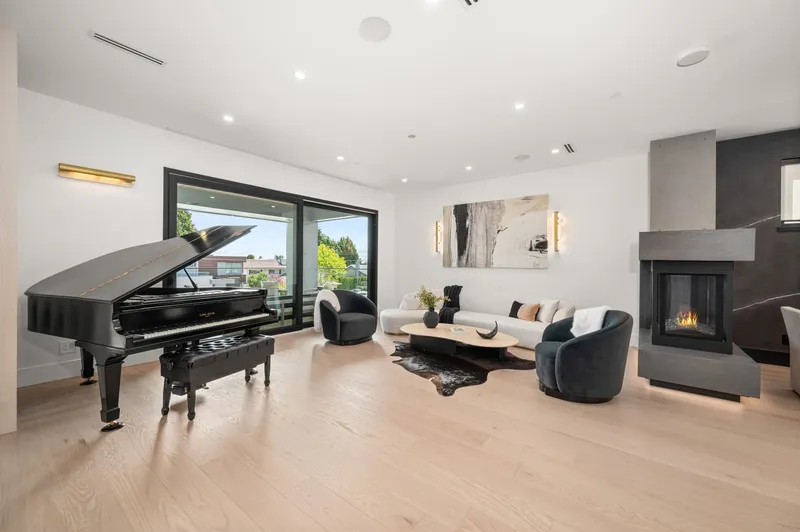 1265 KENT STREET - photo 3 of 25