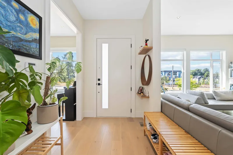 16591 20 AVENUE - photo 2 of 25