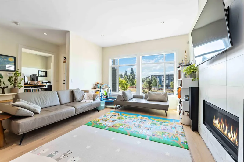 16591 20 AVENUE - photo 3 of 25