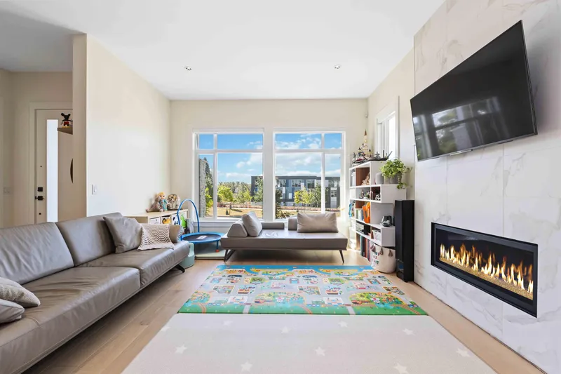 16591 20 AVENUE - photo 4 of 25