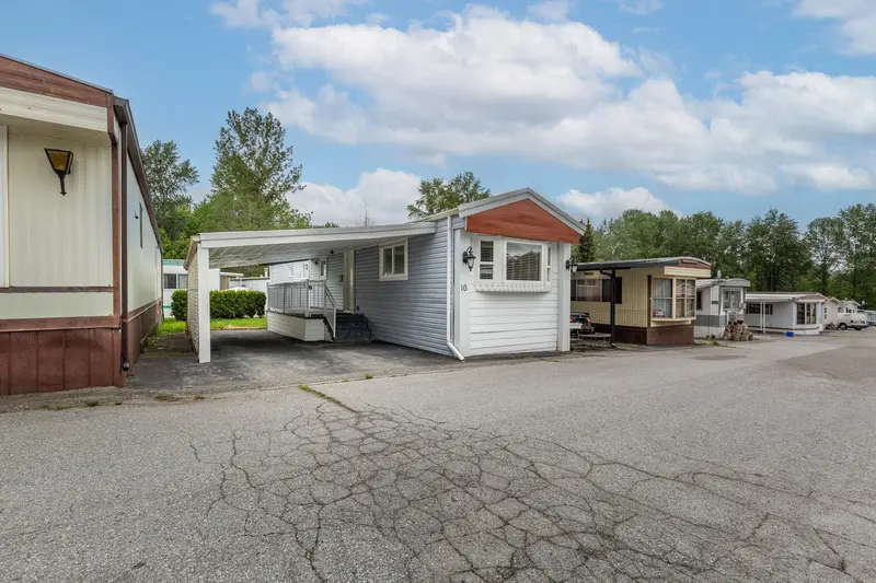 16 8266 KING GEORGE BOULEVARD - photo 2 of 25