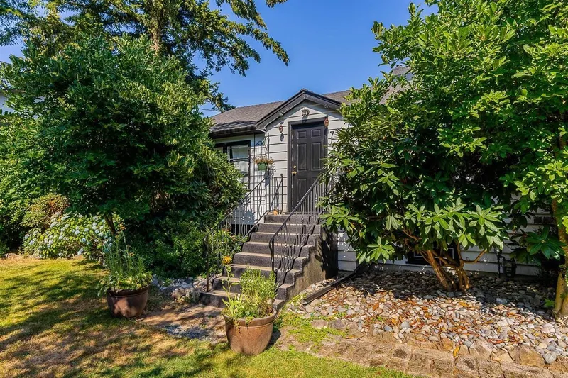 7428 HURD STREET - photo 3 of 13