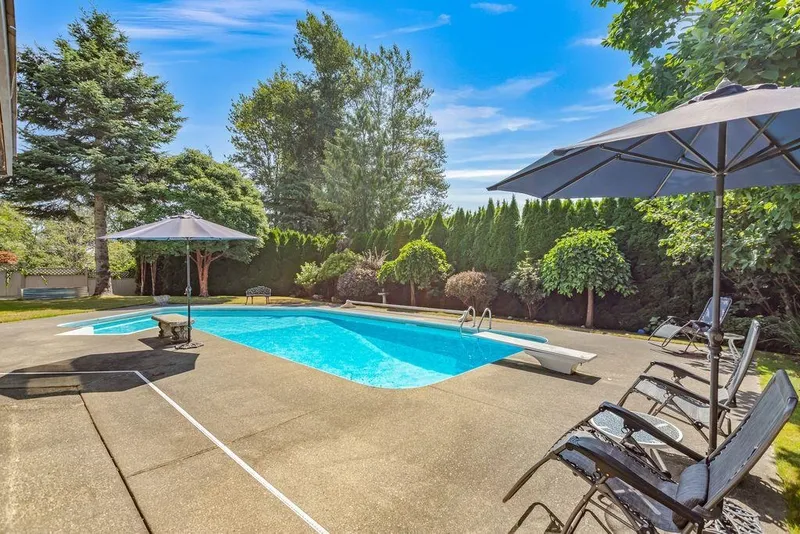 16672 77 AVENUE - photo 2 of 25