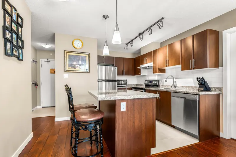 602 1178 HEFFLEY CRESCENT - photo 2 of 25