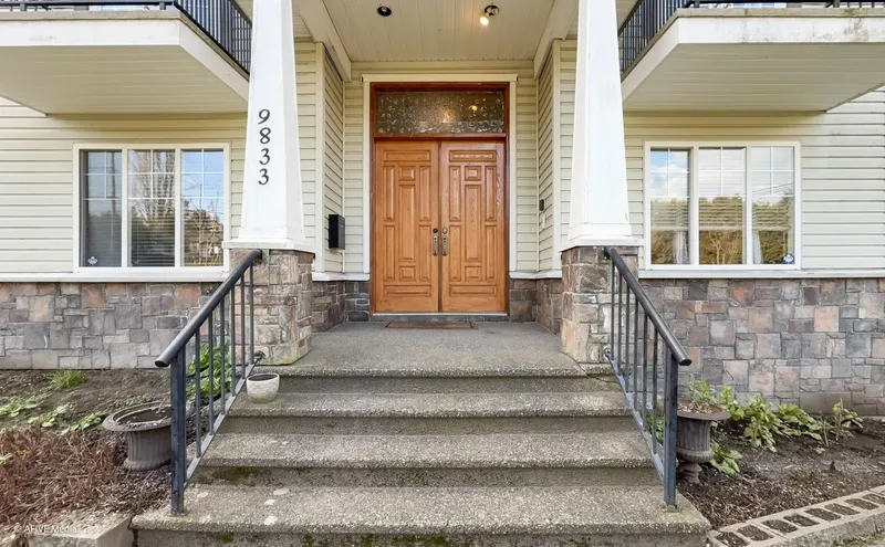 9833 128 STREET - photo 2 of 25