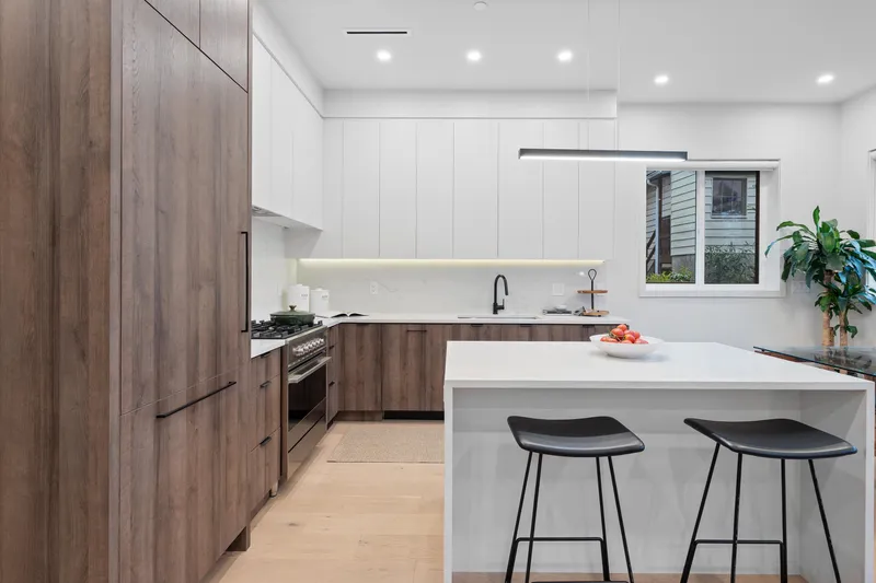 919 E 10TH AVENUE - photo 2 of 25