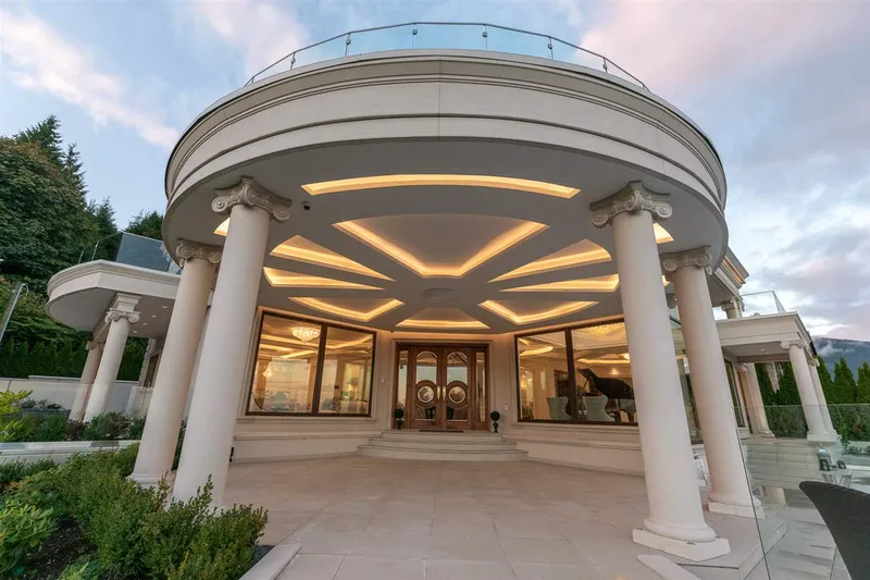 795 ANDOVER CRESCENT - photo 2 of 24