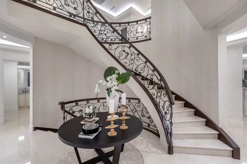 795 ANDOVER CRESCENT - photo 3 of 24