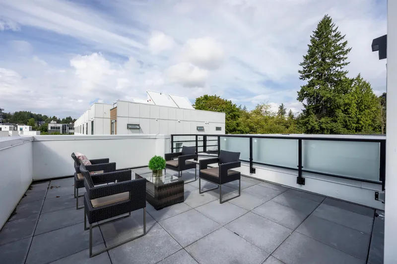 301 6338 KING GEORGE BOULEVARD - photo 1 of 5