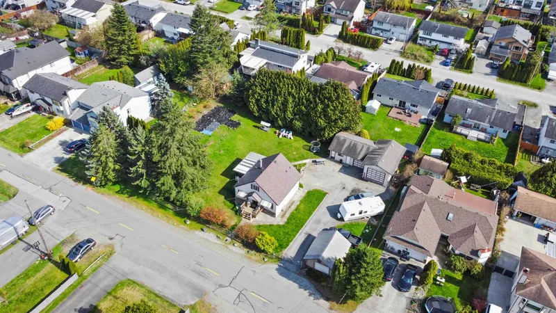 20138 LORNE AVENUE - photo 2 of 25