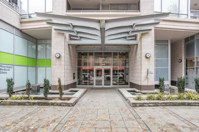 3202 2978 GLEN DRIVE - photo 2 of 25