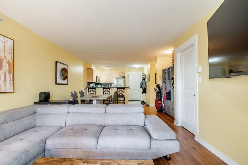 412 20750 DUNCAN WAY - photo 3 of 25