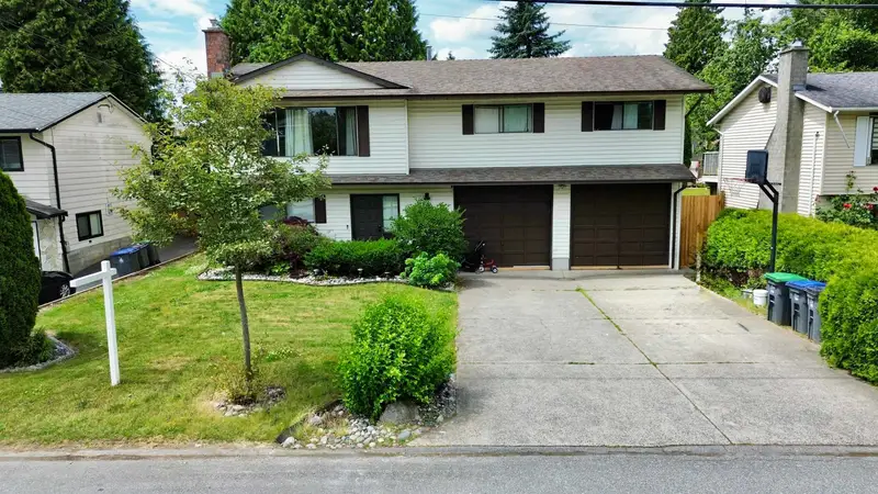 9781 154 STREET - photo 3 of 25