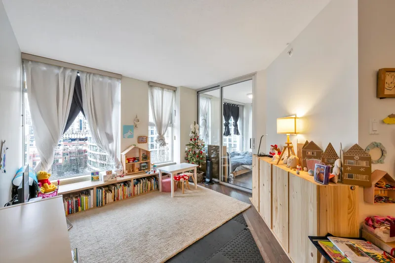 1001 1009 EXPO BOULEVARD - photo 2 of 25