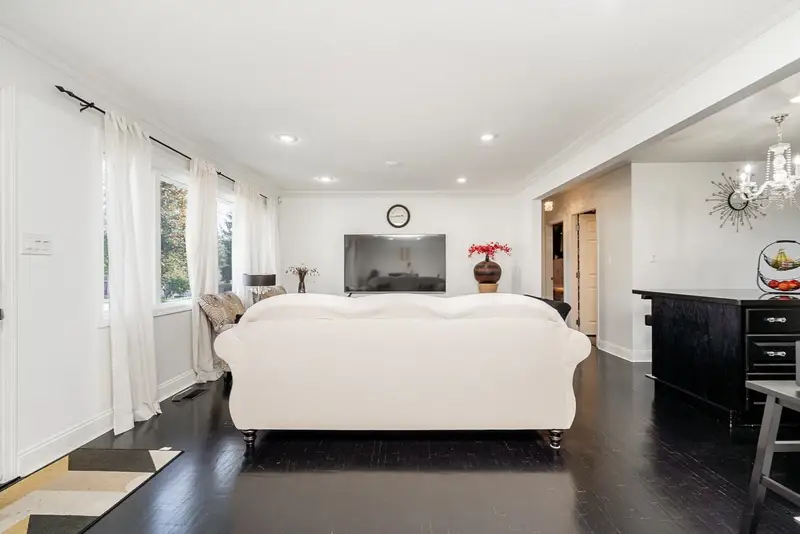 1561 CHESTNUT STREET - photo 2 of 25