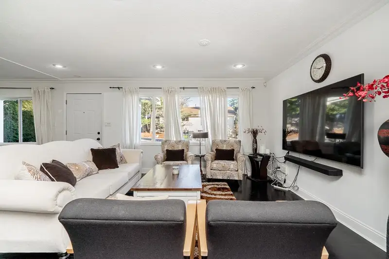 1561 CHESTNUT STREET - photo 4 of 25