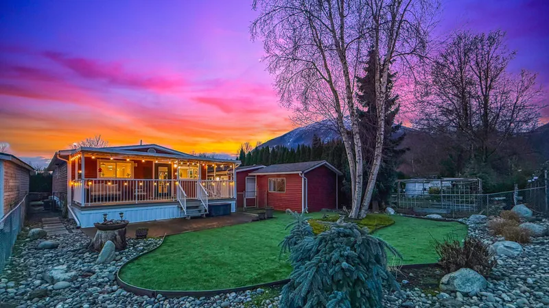 62 41168 LOUGHEED HIGHWAY - photo 1 of 25