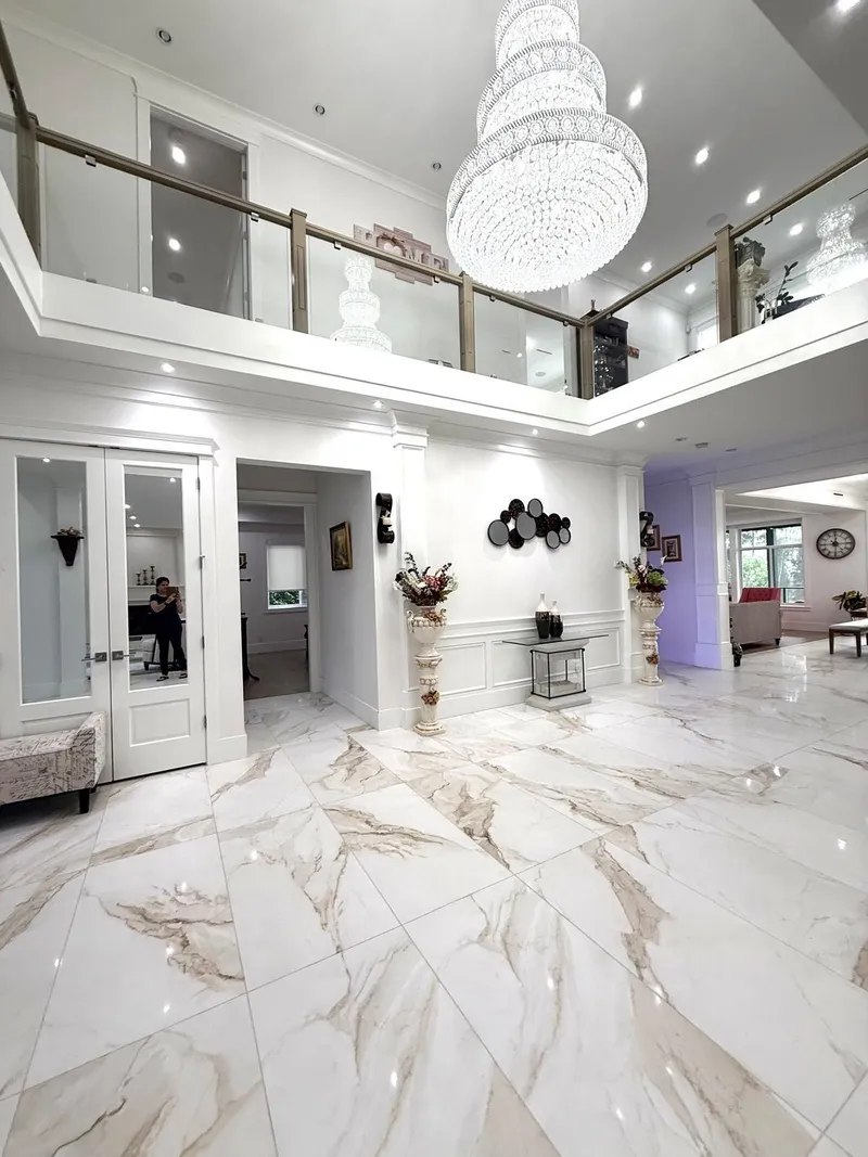 13170 57 AVENUE - photo 3 of 21