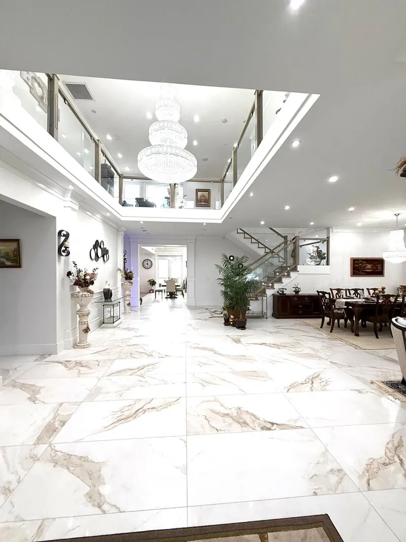 13170 57 AVENUE - photo 4 of 21