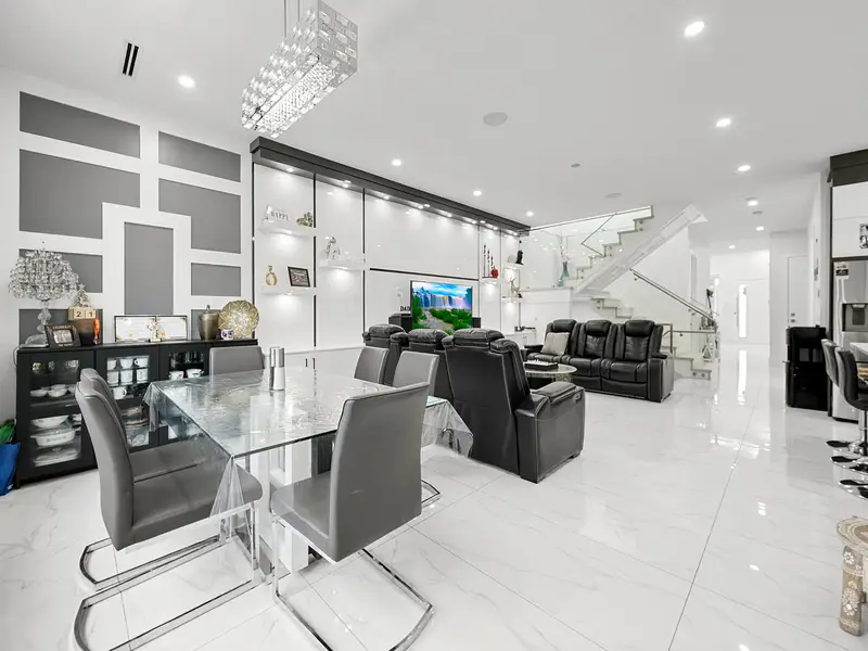 16158 96B AVENUE - photo 4 of 25