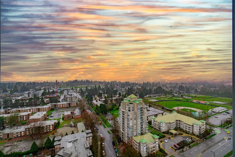 2501 13428 105 AVENUE - photo 2 of 25