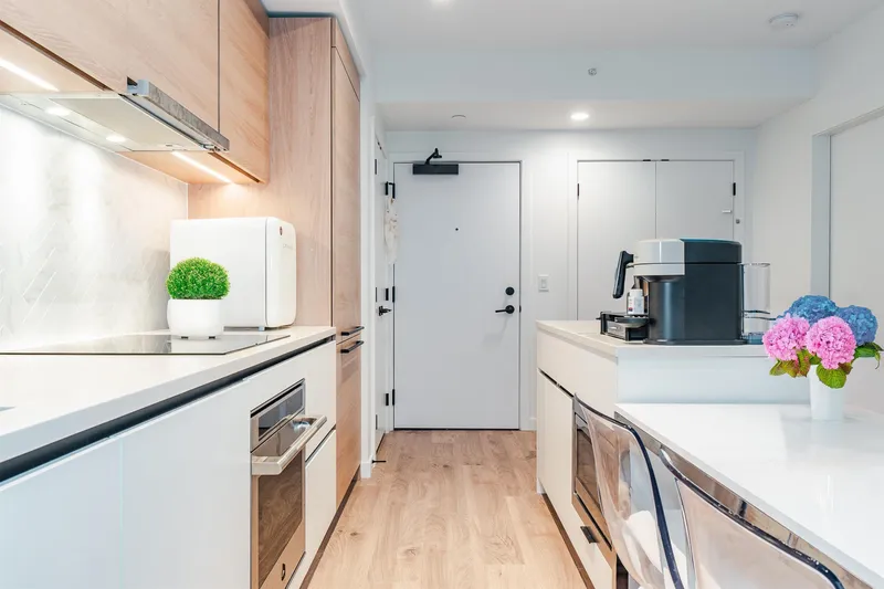 2501 13428 105 AVENUE - photo 4 of 25