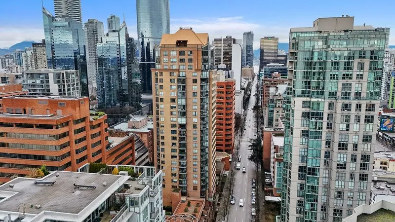 609 1189 HOWE STREET - photo 2 of 25