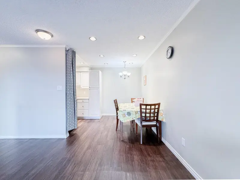 211 910 FIFTH AVENUE - photo 3 of 13