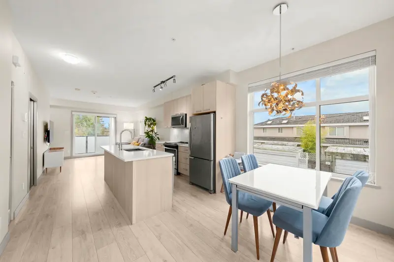 216 7001 ROYAL OAK AVENUE - photo 1 of 25