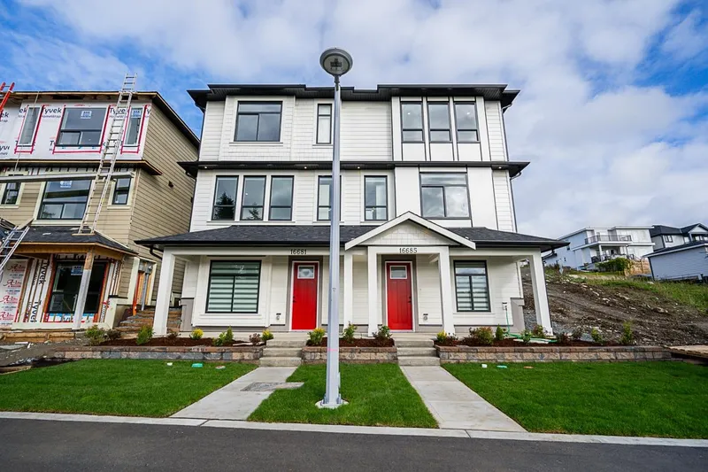 16685 16 AVENUE - photo 4 of 25