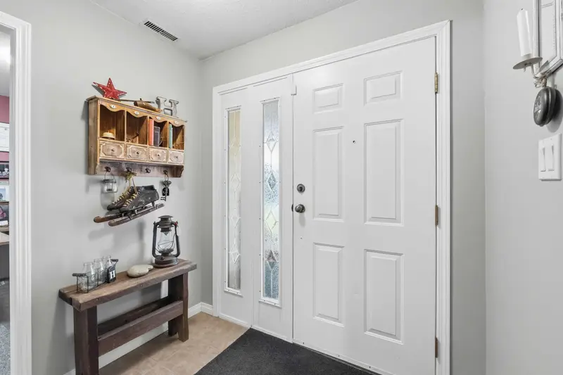 20402 WALNUT CRESCENT - photo 4 of 25